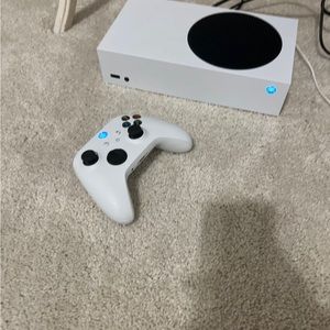 Xbox Series S (With Cables & Controller)